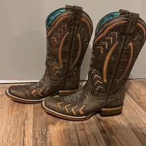 Brand: Corral Heel height: 1 1/2” Shaft height: 12”